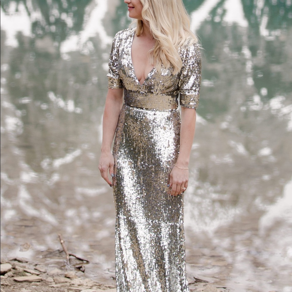 Mac Duggal size 4 silver sequin dress. Worn once for photo shoot and dry cleaned